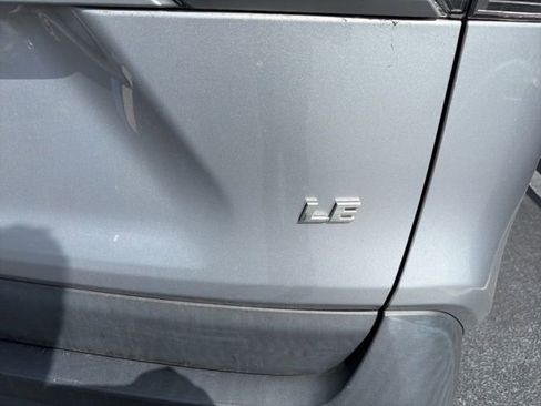 Used 2021 Toyota RAV4 LE image 4