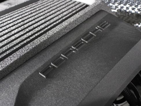 Used 2025 Porsche Macan image 27