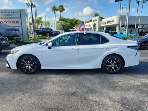 Used 2024 Toyota Camry SE FWD image 4