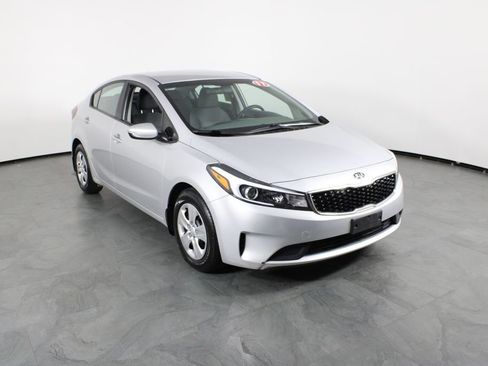 Used 2017 Kia Forte LX image 4