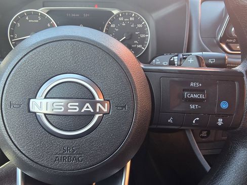 Used 2024 Nissan Rogue SV AWD/4WD image 16