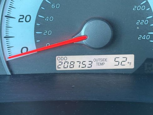 Used 2010 Toyota Camry SE image 33