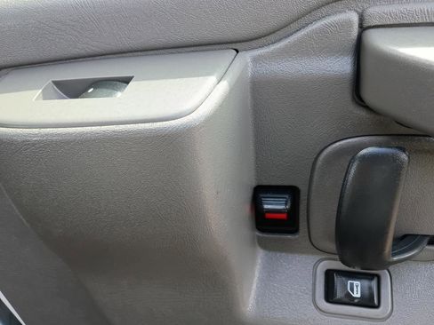 Used 2022 Chevrolet Express 3500 LS image 17