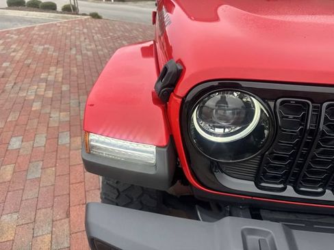 Used 2024 Jeep Gladiator Sport AWD/4WD image 20