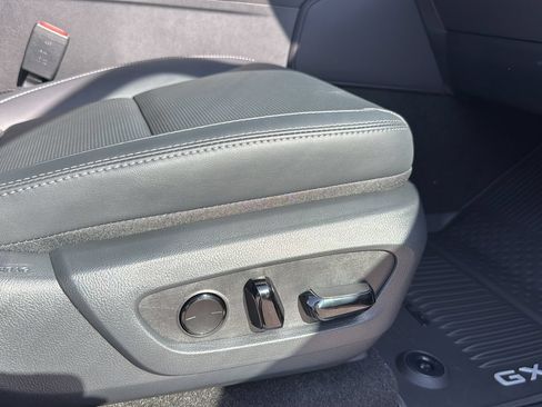 Used 2026 Lexus GX 550 w/ Accessory Package (2T) AWD/4WD image 26