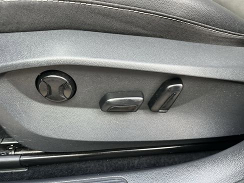 Used 2022 Volkswagen Taos SE w/ IQ.Drive SE Package image 12