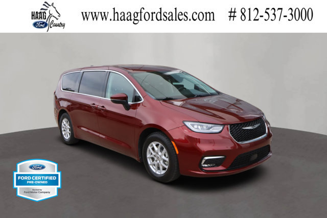 Used 2023 Chrysler Pacifica Touring-L FWD image 1