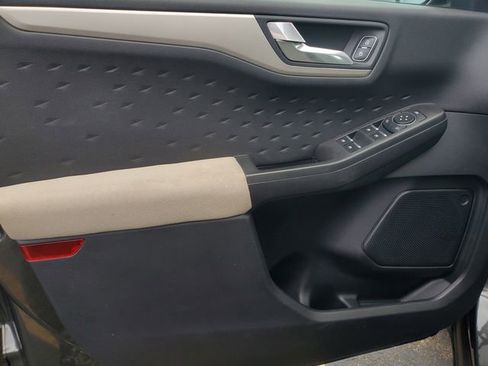 Used 2020 Ford Escape SE image 7