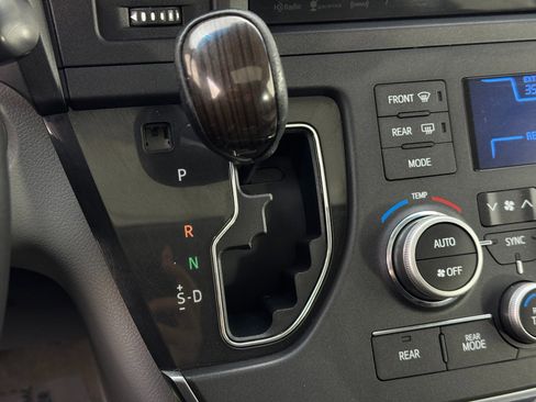 Used 2016 Toyota Sienna XLE image 27