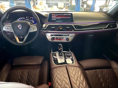 Used 2022 BMW ALPINA B7 xDrive w/ Luxury Rear Seating Package image 15