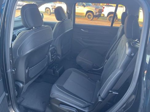 Used 2023 Jeep Grand Cherokee L Laredo image 10