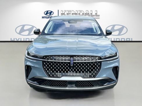 Used 2025 Lincoln Nautilus Premier image 2