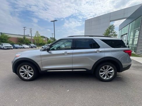 Used 2023 Ford Explorer XLT w/ Equipment Group 202A AWD/4WD image 7