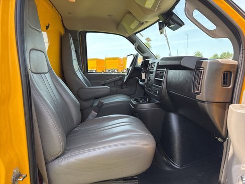Used 2021 GMC Savana 3500 Extended w/ Power Convenience Package image 18