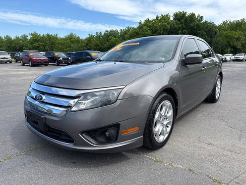 Used 2010 Ford Fusion SE FWD image 2