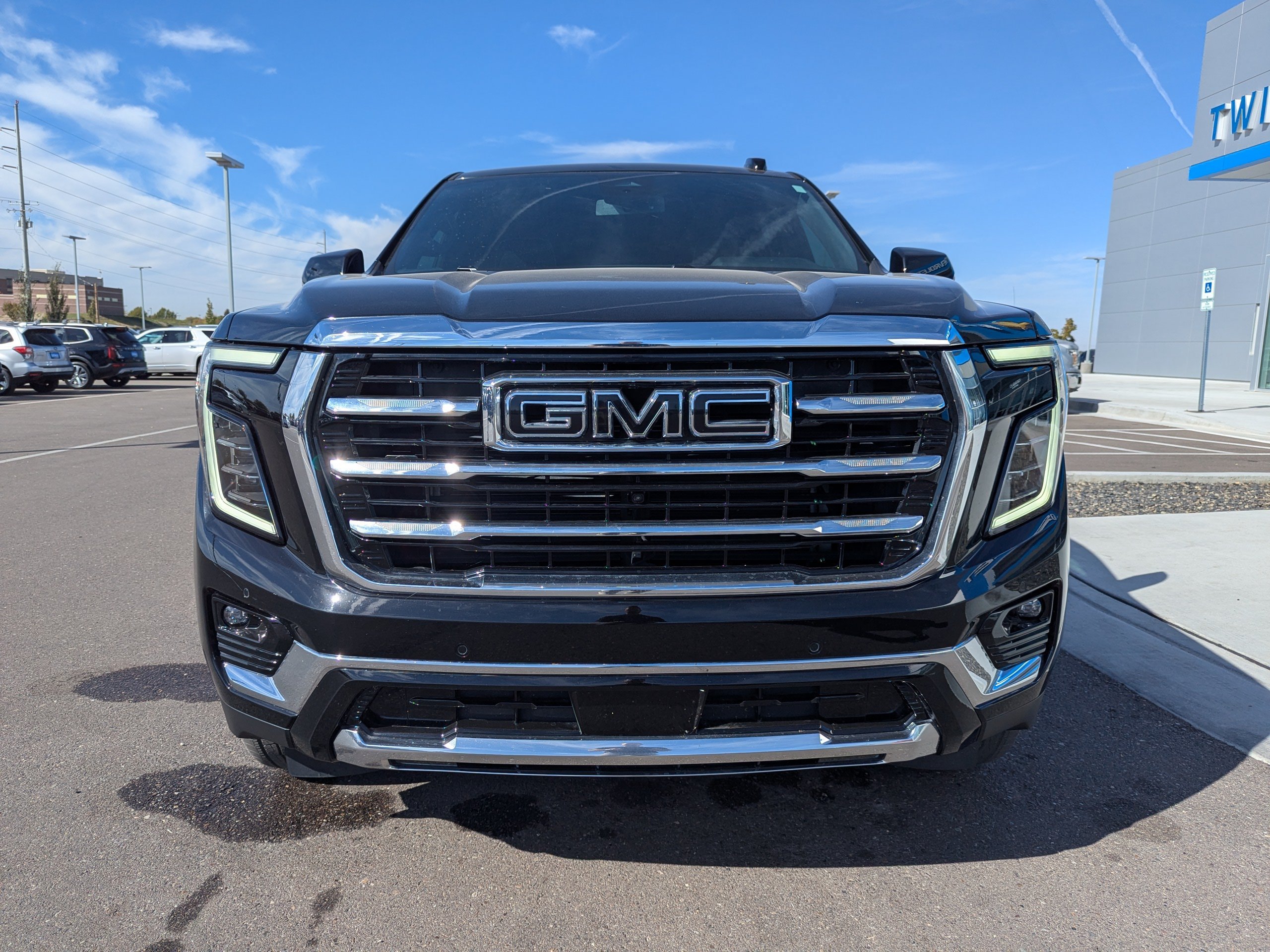 Used 2025 GMC Yukon XL Elevation AWD/4WD image 5