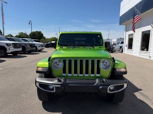 Used 2018 Jeep Wrangler Unlimited Sahara AWD/4WD image 2