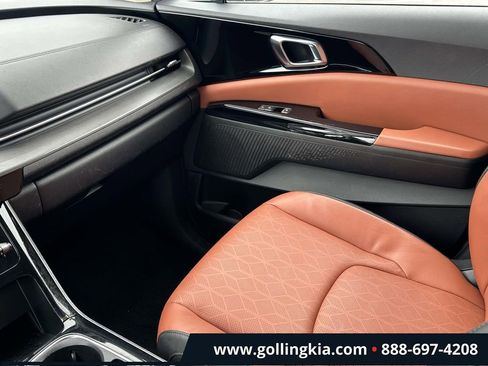 Used 2023 Kia Carnival SX w/ Paint Protection Package FWD image 29