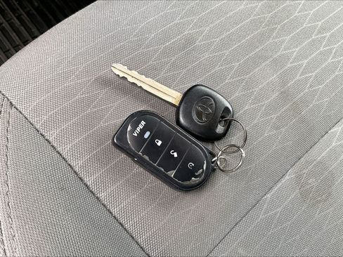 Used 2018 Toyota Tacoma SR RWD image 19