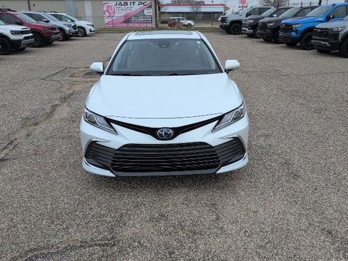 Used 2022 Toyota Camry XLE image 15
