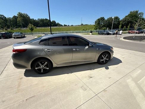 Used 2017 Kia Optima EX FWD image 4