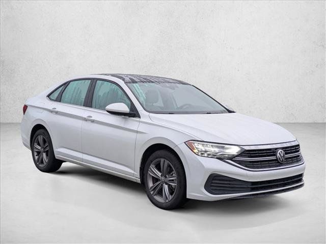 Used 2024 Volkswagen Jetta SE w/ Panoramic Sunroof Package FWD image 3