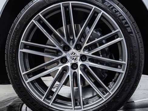 Certified 2025 Porsche Macan AWD/4WD image 24