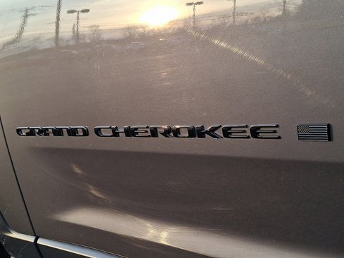 Certified 2023 Jeep Grand Cherokee Altitude image 34