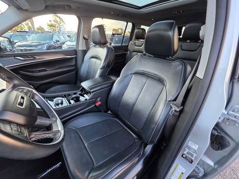 Used 2021 Jeep Grand Cherokee L Limited w/ Luxury Tech Group II image 16