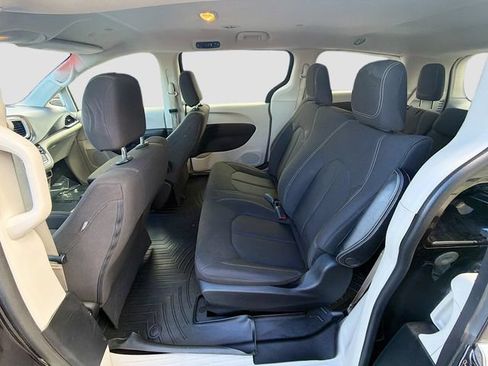 Used 2020 Chrysler Voyager L FWD image 22