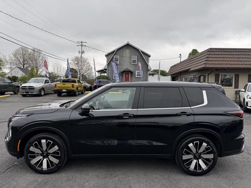 Used 2025 Mitsubishi Outlander SE AWD/4WD image 2