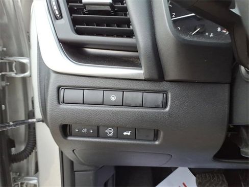 Used 2024 Nissan Rogue SV image 14