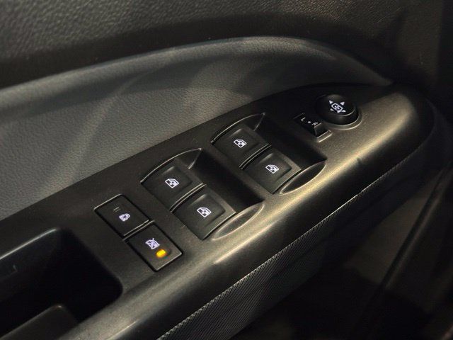 Used 2018 Chevrolet Colorado Z71 AWD/4WD image 32