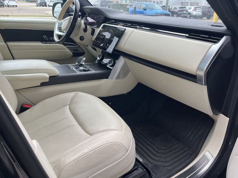 Certified 2023 Land Rover Range Rover SE image 11