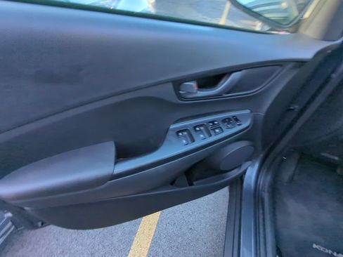 Used 2021 Hyundai Kona SE w/ Cargo Package FWD image 8