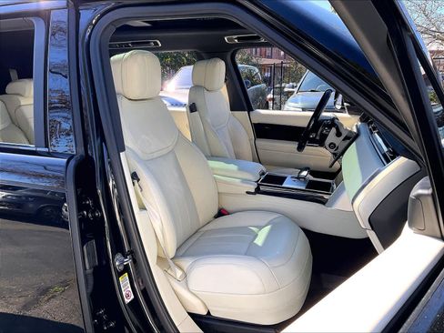 Used 2025 Land Rover Range Rover Long Wheelbase SE image 9