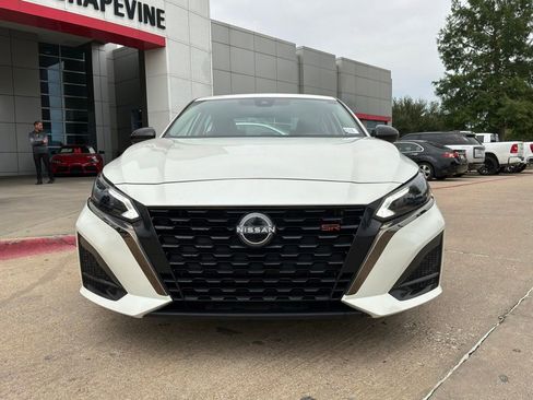 Used 2025 Nissan Altima 2.5 SR FWD image 3