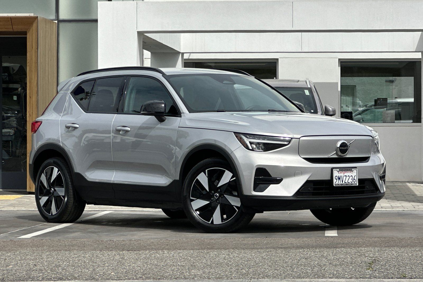 Certified 2024 Volvo XC40 Recharge Core w/ Protection Package Premier AWD/4WD image 2