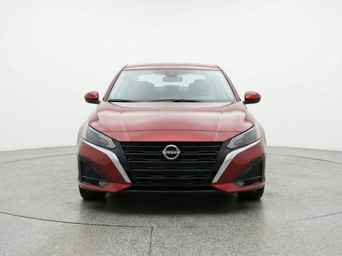 Used 2025 Nissan Altima 2.5 SV FWD image 2