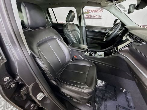 Used 2023 Jeep Grand Cherokee L Limited AWD/4WD image 34