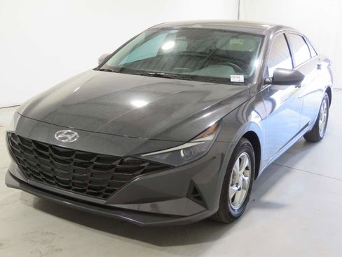 Certified 2023 Hyundai Elantra SE FWD image 1