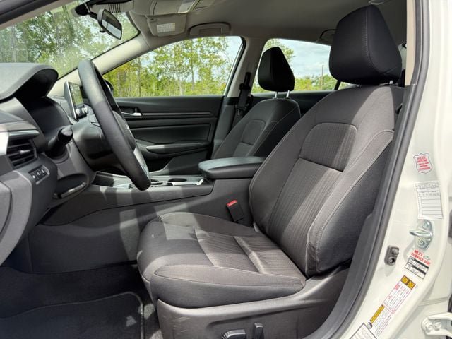 Used 2025 Nissan Altima 2.5 SV FWD image 9
