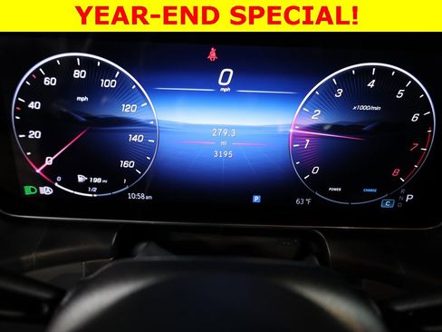 Used 2025 Mercedes-Benz GLC 300 4MATIC image 17