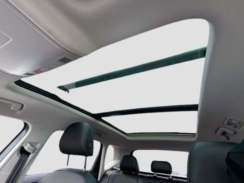 Used 2022 Volkswagen Taos SE FWD image 23