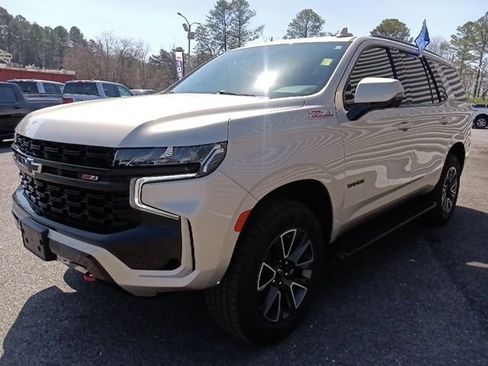 Used 2024 Chevrolet Tahoe Z71 w/ Luxury Package AWD/4WD image 7