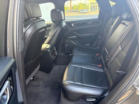Used 2020 Porsche Cayenne S AWD/4WD image 32