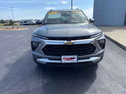 Used 2025 Chevrolet TrailBlazer LT AWD/4WD image 4