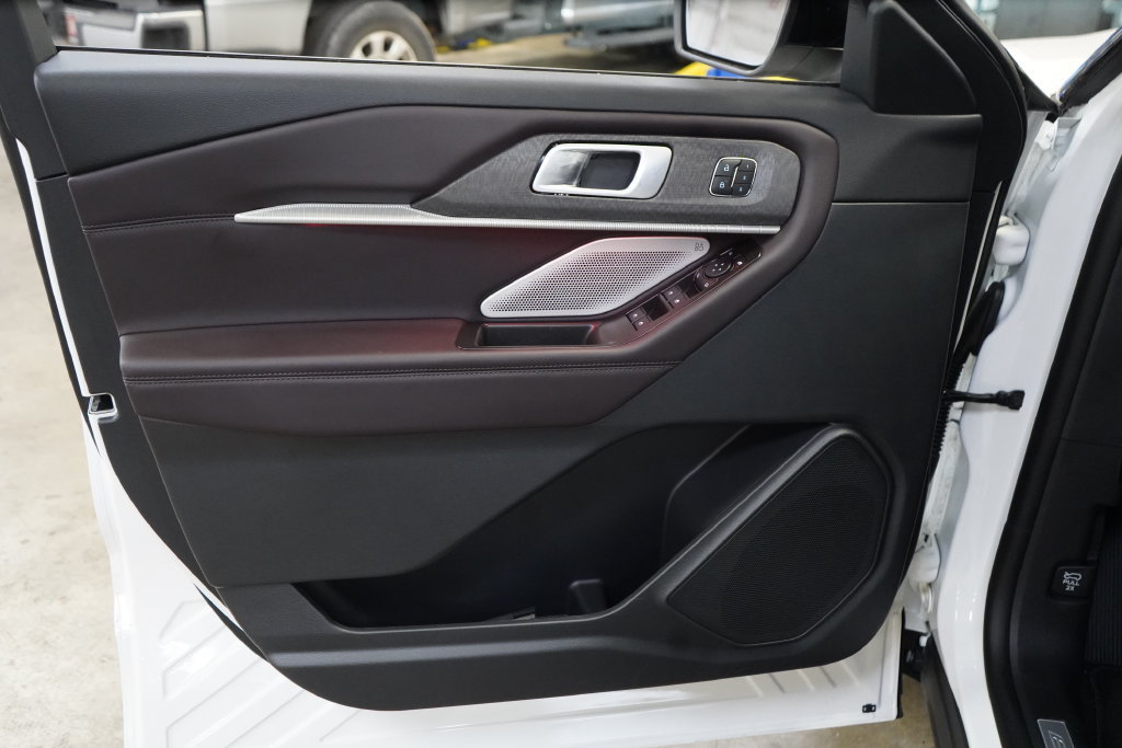 New 2027 Ford Explorer Platinum RWD image 16