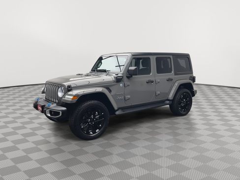 Used 2023 Jeep Wrangler Unlimited Sahara w/ Cold Weather Group AWD/4WD image 33
