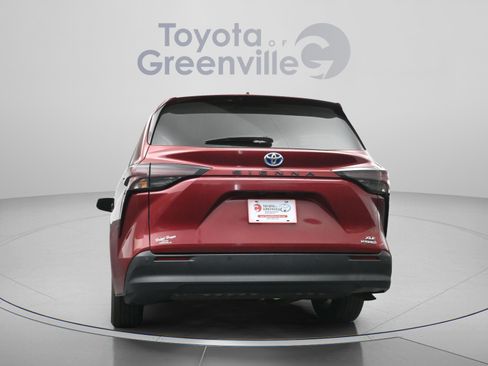 Certified 2023 Toyota Sienna XLE FWD image 10